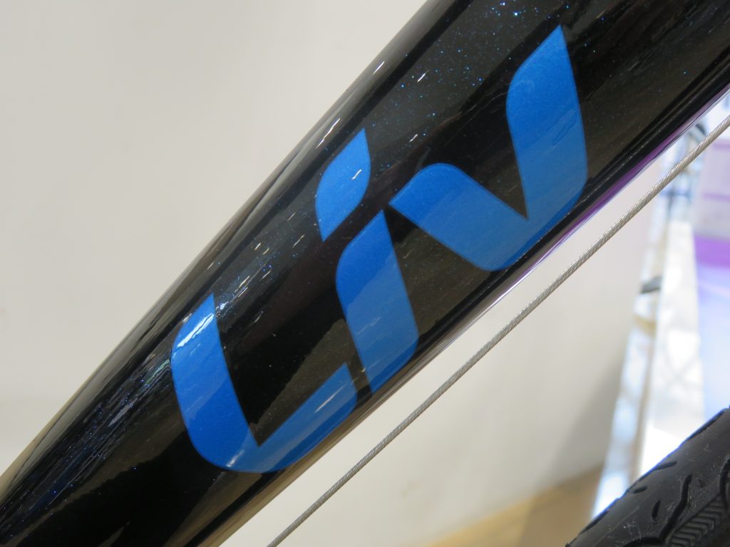 2019年Liv早期モデル「ESCAPE R3W」NEWカラー☆サファイヤ