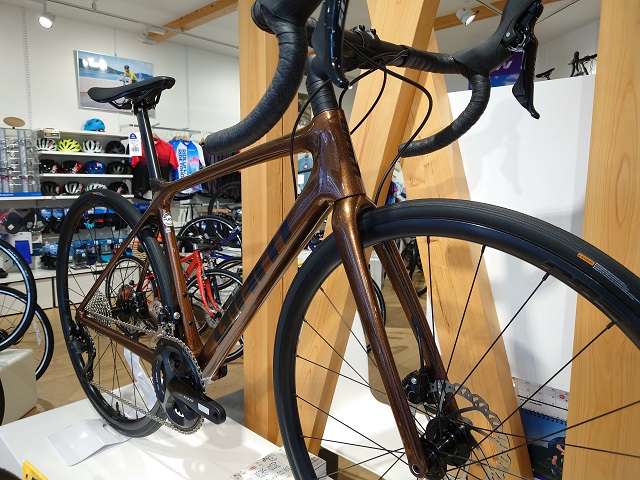 米三合さん専GIANT TCR ADVANCED 2 DISC KOM 2022 2021 GIANT Bicycles | TCR ADVANCED 2 DISC KOM (New 2022)
