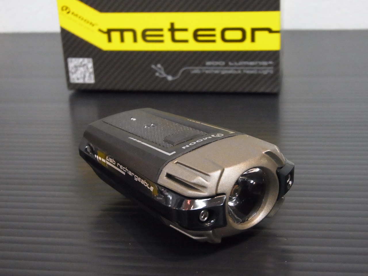 Moon とっても明るいフロントライト