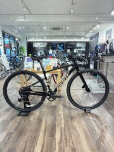 街乗りからグラベルまで！究極のマルチバイク「GIANT FASTROAD AR 2