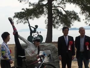 左から　池永 滋賀県副知事、田中セシルさん、宮本 守山市長、中村 ジャイアント・ジャパン社長