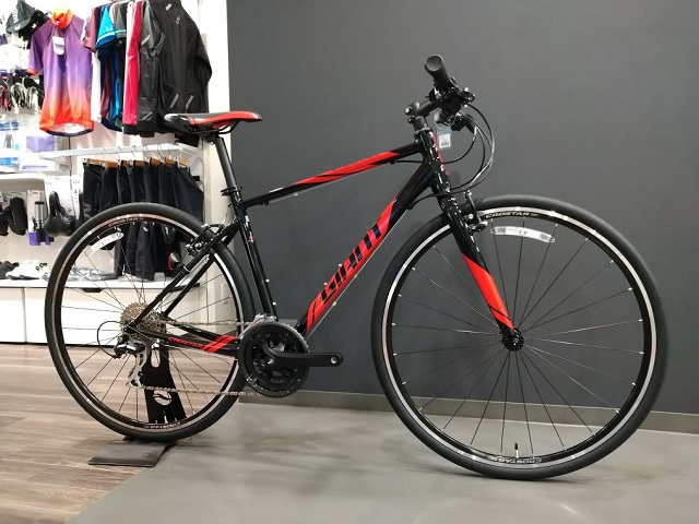 【純正割引】分解配送　④ジャイアント　CROSTAR ブラック　700×28c 自転車本体