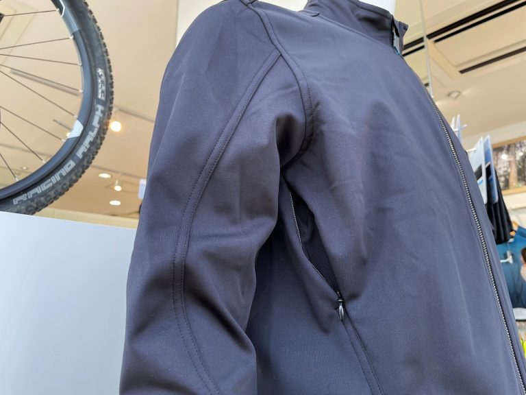 「GIANT」冬におすすめの防寒アパレル ｜ ジャイアントストア大阪