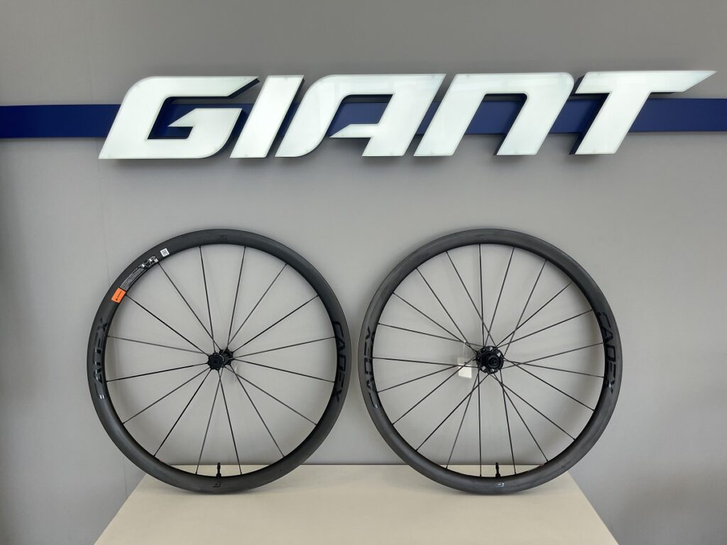待望の新作「CADEX 36 TUBELESS」が入荷しました！！ ｜ ジャイアント