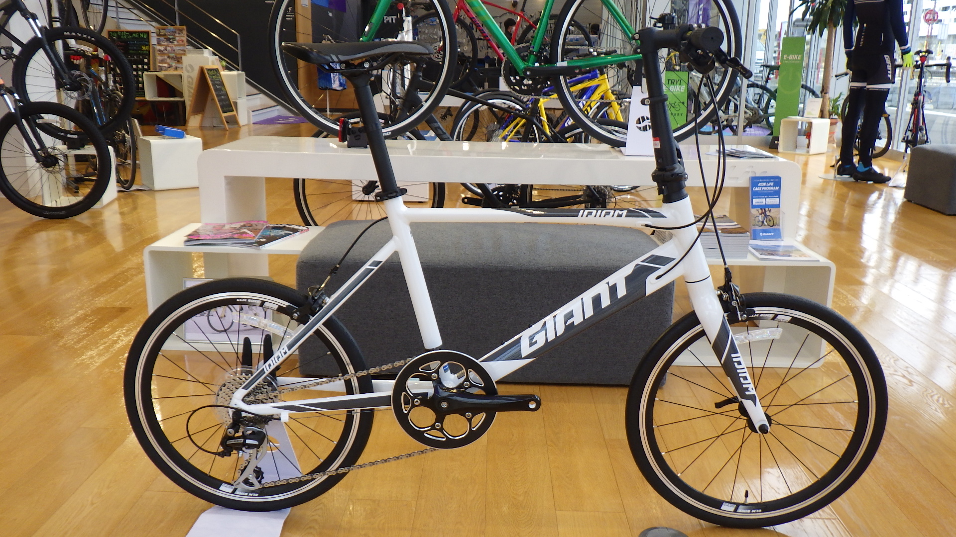 GIANT IDIOM 0 イディオムゼロ 自転車 ロードバイク ミニベロUSB充電式