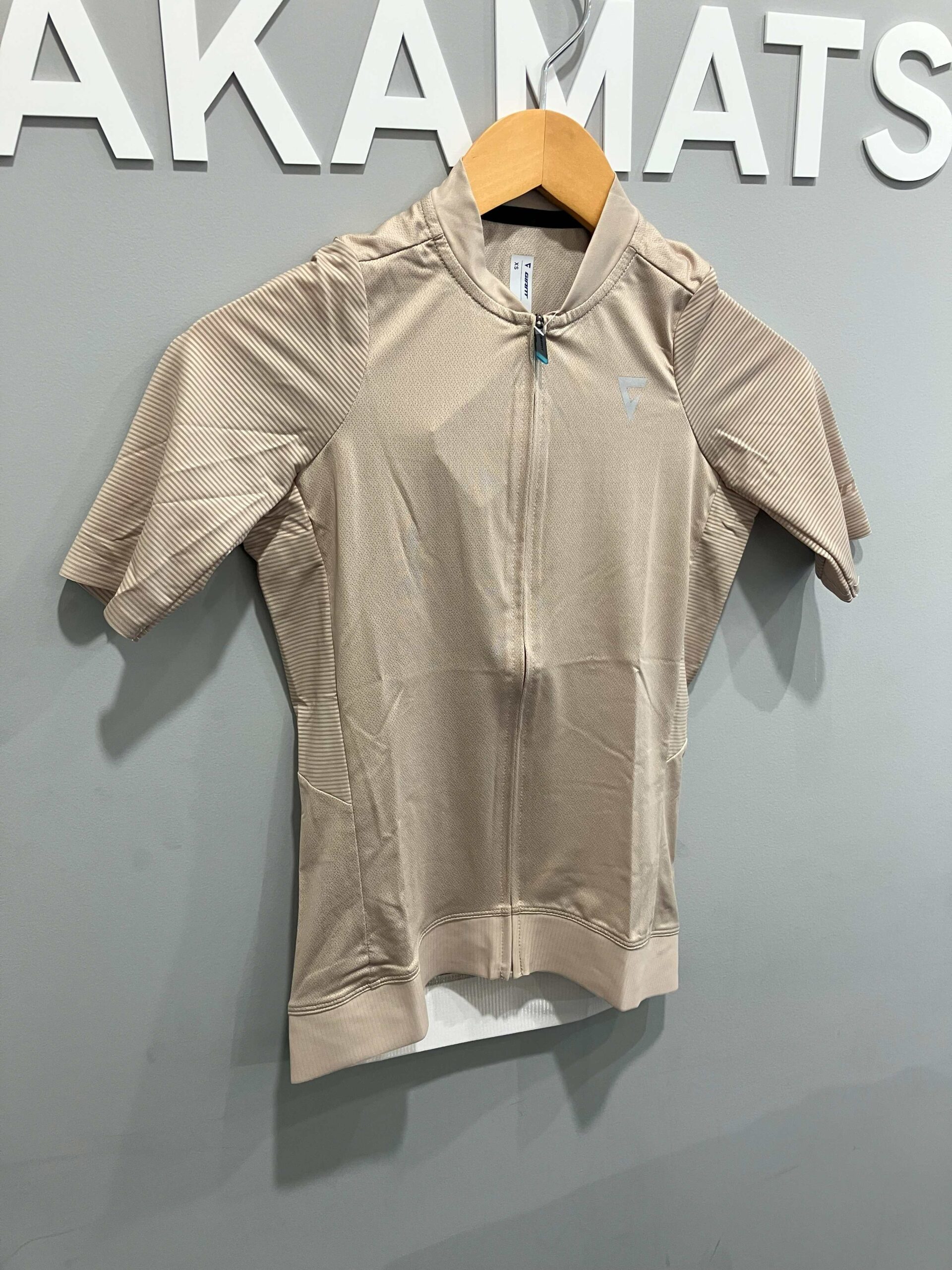 夏用ウェア入荷】快適なウェアで爽快なサイクリングを