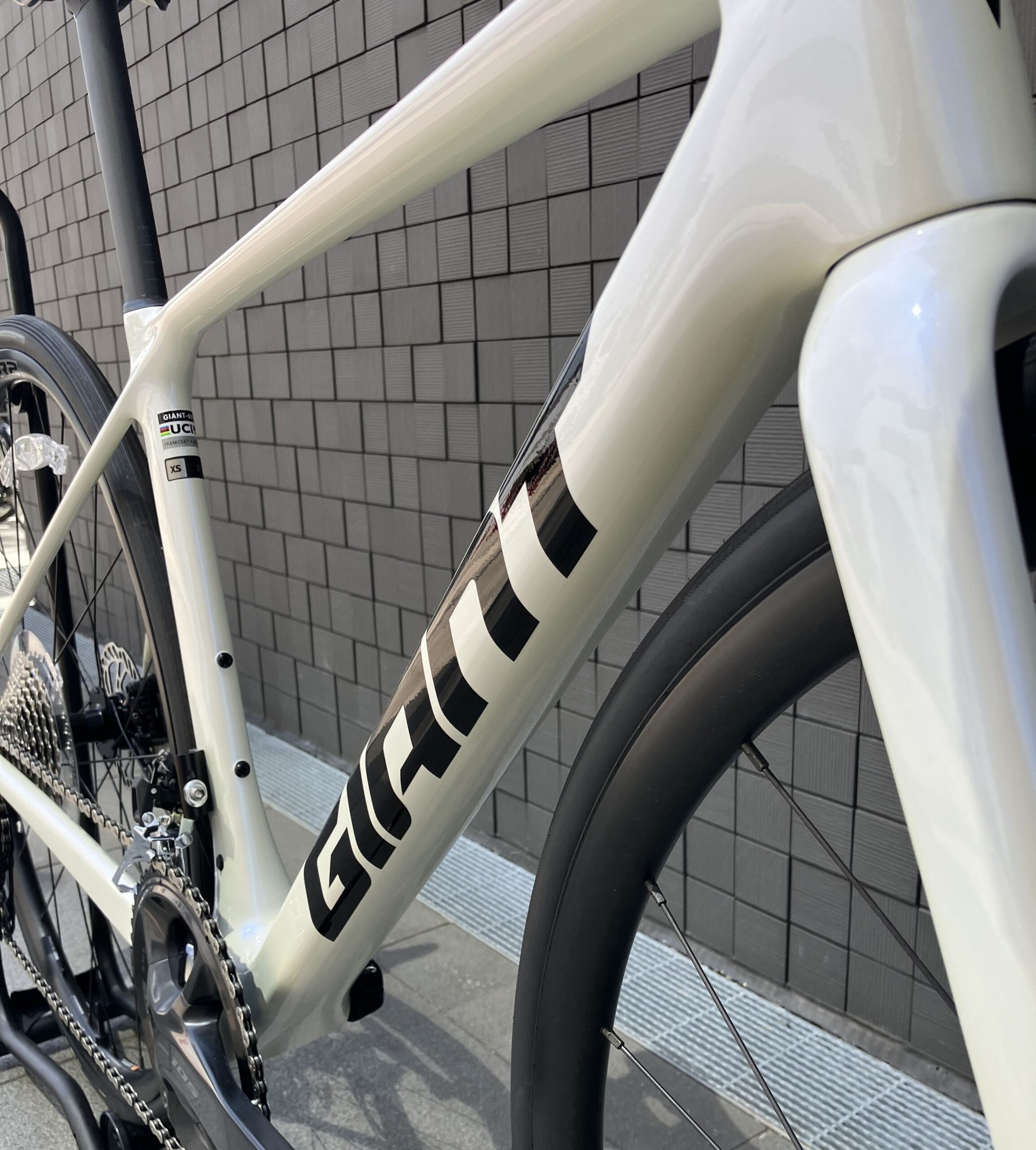 メーカー在庫完売】税込33万円で8.3kgの軽量カーボンロード在庫あり